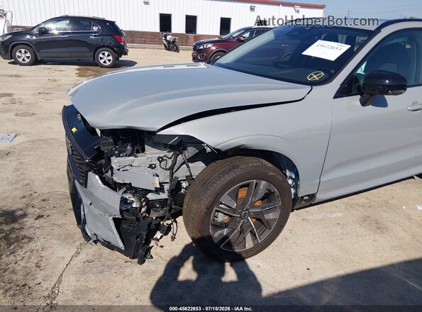 YV4M12RC5T1382450 2026 VOLVO XC60 Gray Vista interior trasera