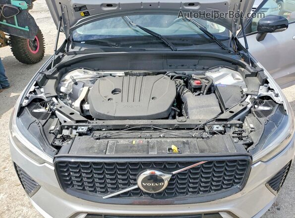YV4M12RC7S1091270 2025 VOLVO XC60 Silver Widok komory silnika