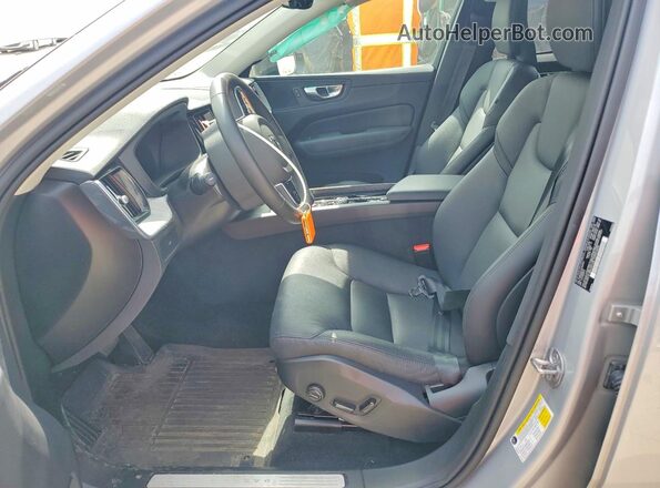 YV4M12RC7S1091270 2025 VOLVO XC60 Silver Widok wnętrza z przodu