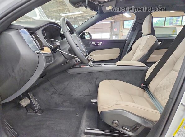 YV4M12RC7T1464535 2026 VOLVO XC60 White Սալոնի դիմացի տեսք