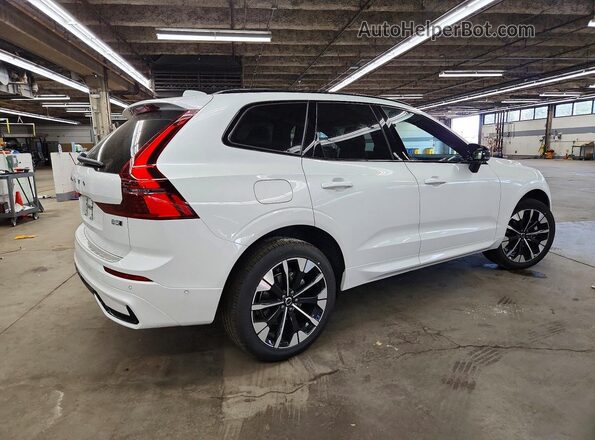 YV4M12RC7T1464535 2026 VOLVO XC60 White Հետևի աջ
