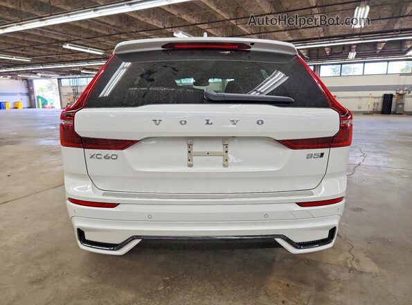 YV4M12RC7T1464535 2026 VOLVO XC60 White Հետևի տեսք