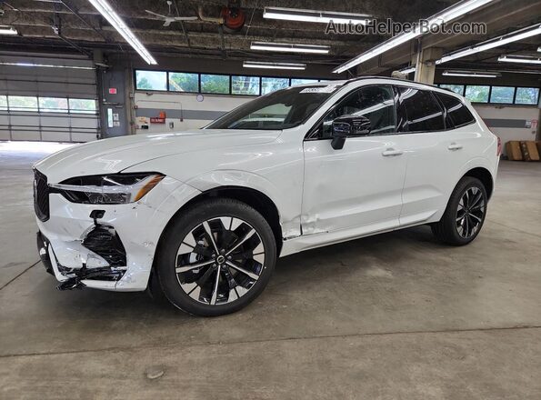 YV4M12RC7T1464535 2026 VOLVO XC60 White 