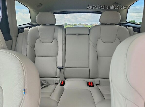 YV4M12RC9S1073966 2025 VOLVO XC60 Beige Widok tylnych siedzeń