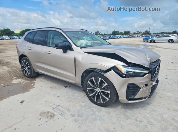 YV4M12RC9S1073966 2025 VOLVO XC60 Beige Przód prawy