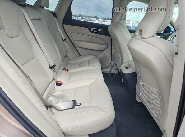 YV4M12RC9S1073966 2025 VOLVO XC60 Beige Widok wnętrza z tyłu
