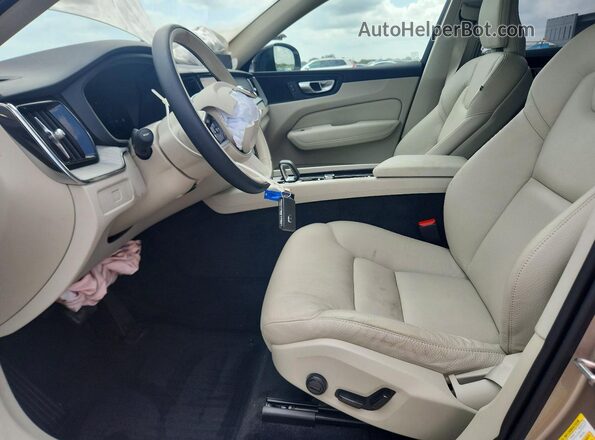 YV4M12RC9S1073966 2025 VOLVO XC60 Beige Widok wnętrza z przodu