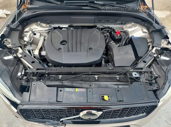 YV4M12RC9S1073966 2025 VOLVO XC60 Beige Widok komory silnika