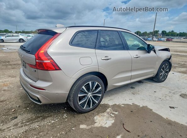 YV4M12RC9S1073966 2025 VOLVO XC60 Beige Tył prawy