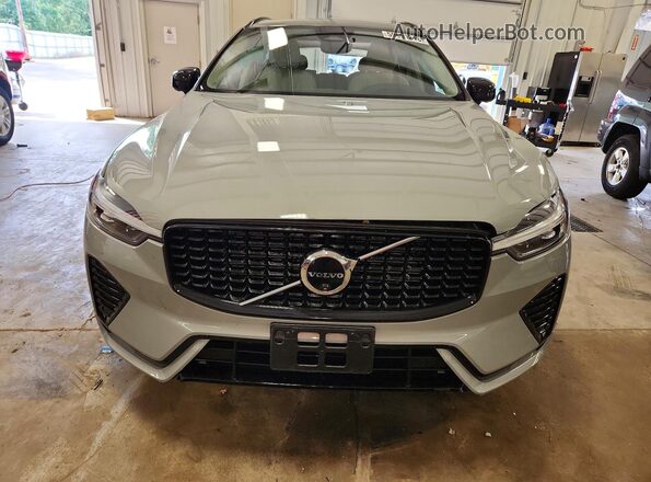 YV4M12RC9S1112569 2025 VOLVO XC60 Серый Вид спереди