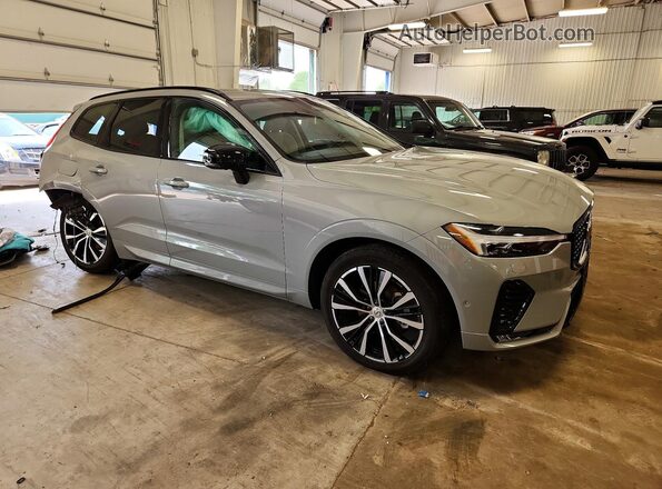 YV4M12RC9S1112569 2025 VOLVO XC60 Серый Передняя правая четверть