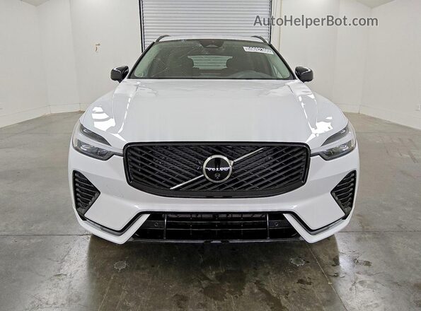 YV4M12RC9T1398716 2026 VOLVO XC60 White Front view