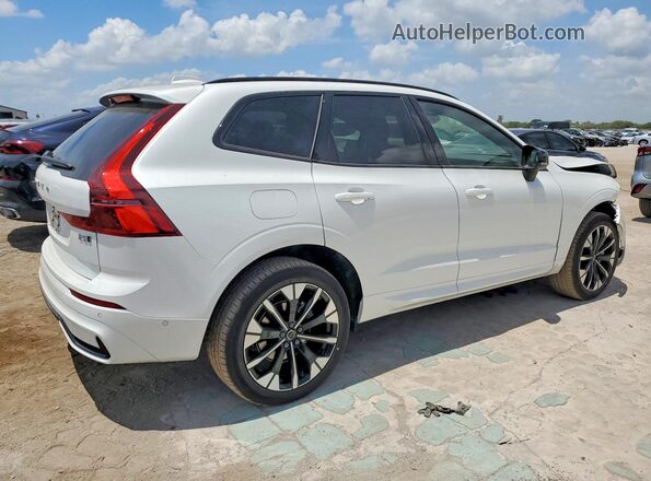 YV4M12RC9T1497343 2026 VOLVO XC60 Белый Задняя правая четверть