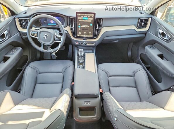 YV4M12RCXT1444893 2026 VOLVO XC60 Черный Вид панели приборов