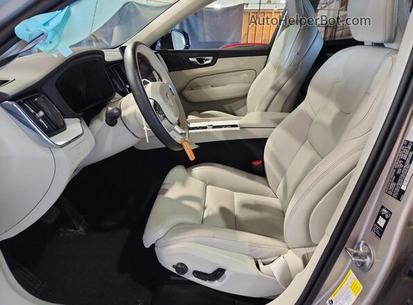 YV4M12RM1T1412763 2026 VOLVO XC60 Tan 