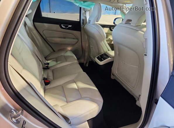 YV4M12RM1T1412763 2026 VOLVO XC60 Tan უკანა სალონის ხედი