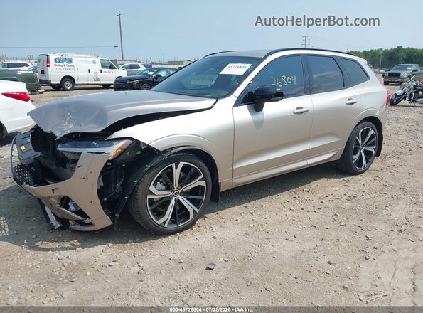 YV4M12RM6S1189117 2025 VOLVO XC60 Серебряный Передняя левая четверть