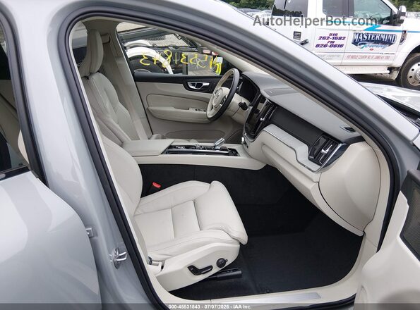 YV4M12RM9S1113651 2025 VOLVO XC60 Gray Front interior view
