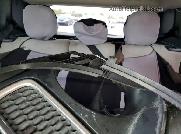 ZACCJABB0JPH07657 2018 JEEP RENEGADE Silver Widok tylnych siedzeń
