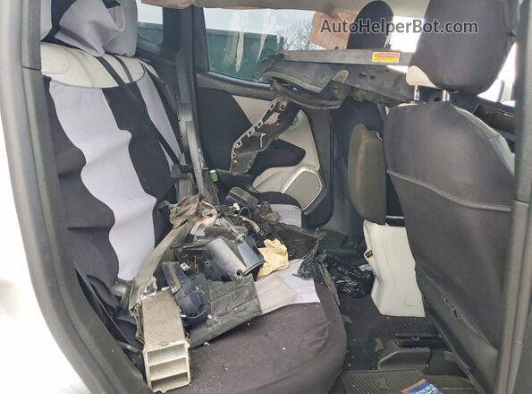 ZACCJABB0JPH07657 2018 JEEP RENEGADE Silver Widok wnętrza z tyłu