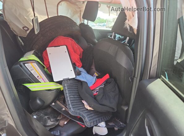 ZACCJABB3JPG97612 2018 JEEP RENEGADE Charcoal Vista interior trasera