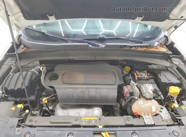 ZACCJABB5JPG69293 2018 JEEP RENEGADE White Vista del compartimento del motor