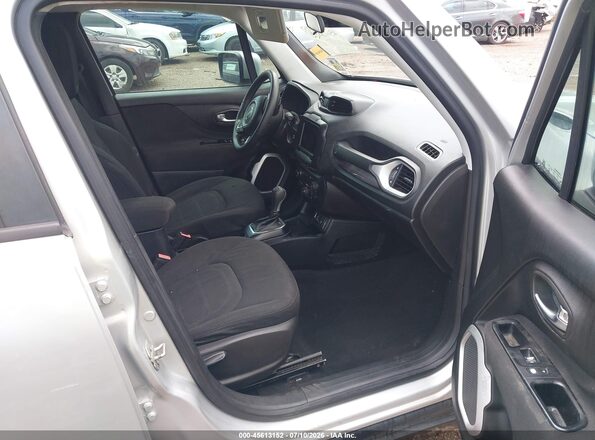 ZACCJABB7JPJ20983 2018 JEEP RENEGADE Серебряный Вид салона спереди