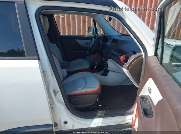 ZACCJADT8GPD71836 2016 JEEP RENEGADE White Widok wnętrza z przodu