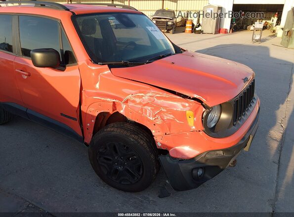 ZACCJBAB1JPJ00722 2018 JEEP RENEGADE Orange Widok z przodu