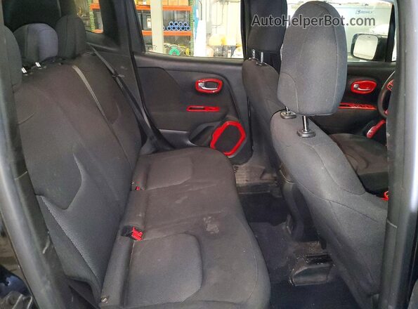 ZACCJBAB5JPH38135 2018 JEEP RENEGADE Black Vista interior trasera