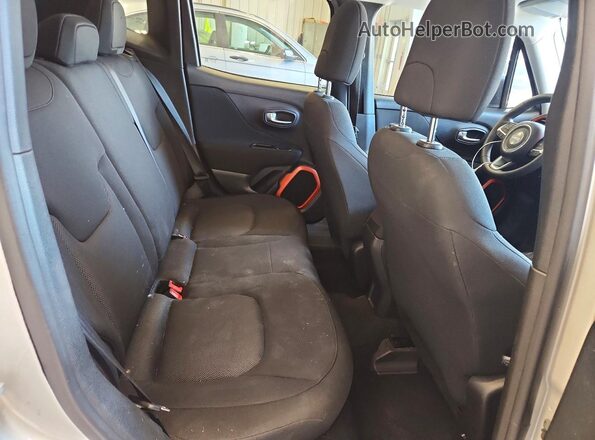 ZACCJBABXJPH79831 2018 JEEP RENEGADE Silver უკანა სავარძლების ხედი