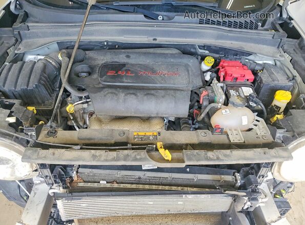 ZACCJBBB4JPH10972 2018 JEEP RENEGADE Silver ძრავის განყოფილების ხედი
