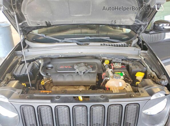 ZACCJBBB6HPE75355 2017 JEEP RENEGADE Black Widok komory silnika