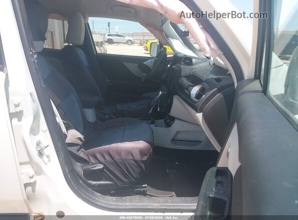 ZACCJBBB6JPH66041 2018 JEEP RENEGADE Белый Вид салона спереди