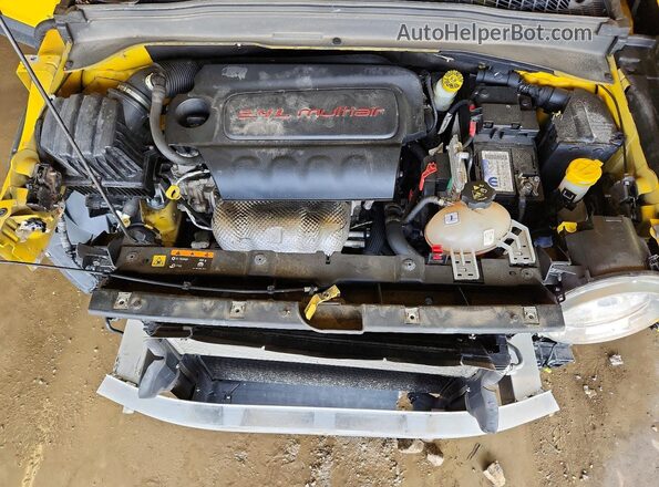 ZACCJBBT6GPD09120 2016 JEEP RENEGADE Yellow Вид задньої частини салону