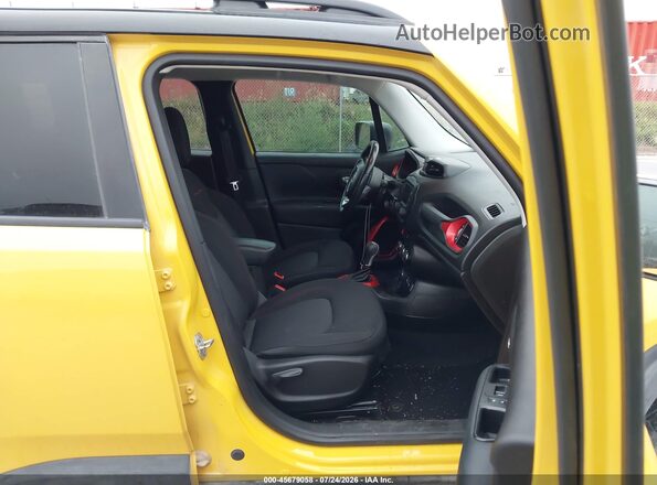ZACCJBCB0HPF11328 2017 JEEP RENEGADE Желтый Вид салона спереди