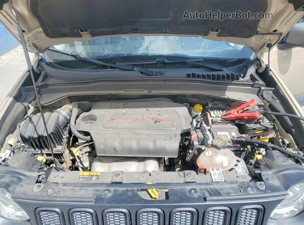 ZACCJBCB2HPE83502 2017 JEEP RENEGADE Beige Rear interior view