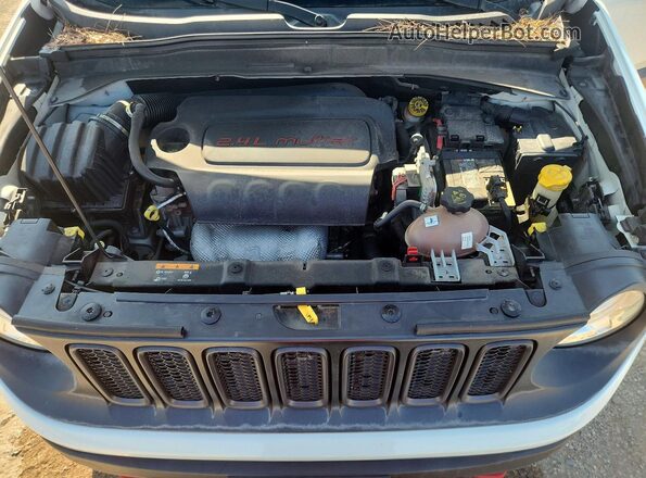 ZACCJBCB2HPF09869 2017 JEEP RENEGADE White Вид задньої частини салону