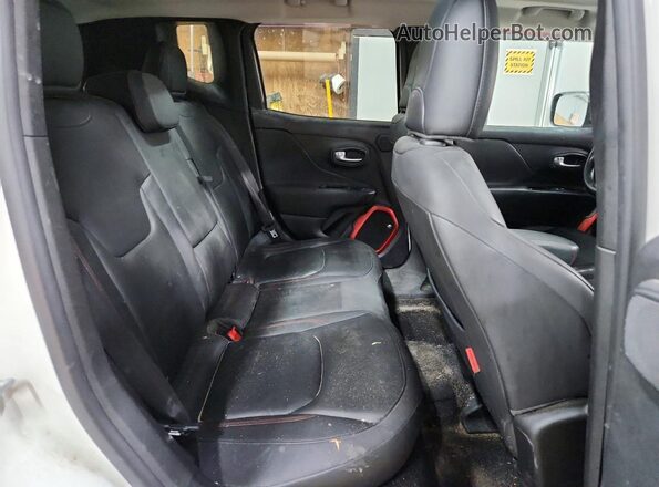 ZACCJBCB3JPH94121 2018 JEEP RENEGADE White უკანა სალონის ხედი