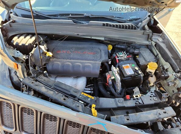ZACCJBCB4JPJ00355 2018 JEEP RENEGADE Gray Vista del compartimento del motor
