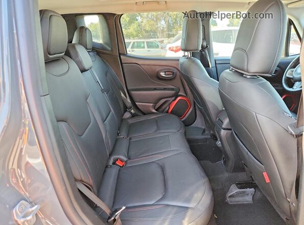 ZACCJBCB4JPJ00355 2018 JEEP RENEGADE Gray Vista interior trasera