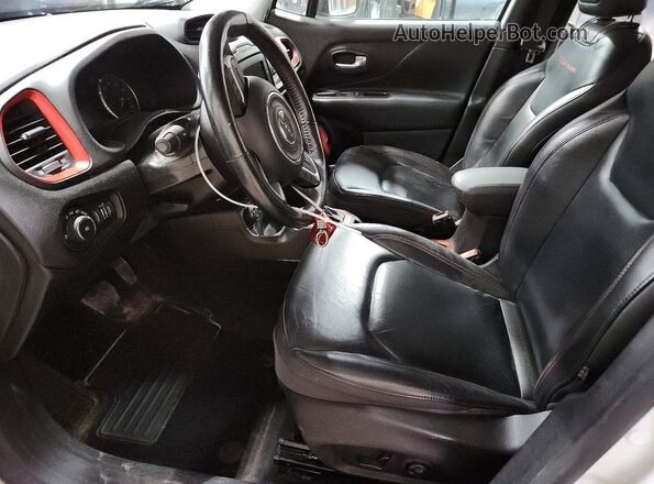 ZACCJBCBXHPF75392 2017 JEEP RENEGADE Белый Вид салона спереди