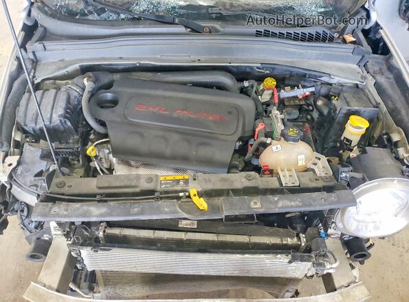 ZACNJABB8KPJ75050 2019 JEEP RENEGADE Silver Vista del compartimento del motor