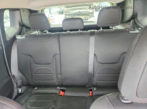 ZACNJBBB2KPK47804 2019 JEEP RENEGADE Silver Вид задніх сидінь