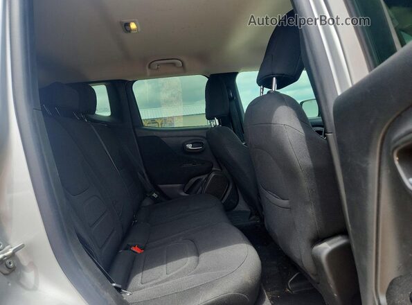 ZACNJBBB2KPK47804 2019 JEEP RENEGADE Silver Вид задньої частини салону