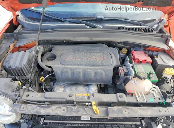 ZACNJBBB8KPJ84045 2019 JEEP RENEGADE Two Tone Вид підкапотного простору
