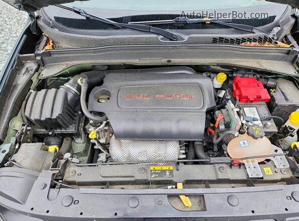 ZACNJCAB5MPM33993 2021 JEEP RENEGADE Green Widok wnętrza z tyłu