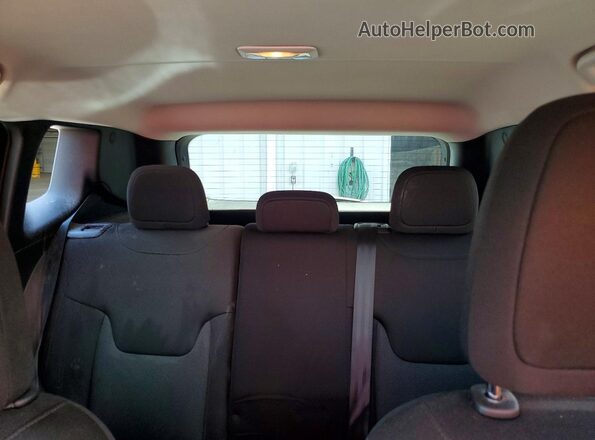 ZACNJDB14PPP62877 2023 JEEP RENEGADE Красный Вид задних сидений