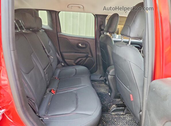 ZACNJDC11MPM95062 2021 JEEP RENEGADE Red Widok tylnych siedzeń