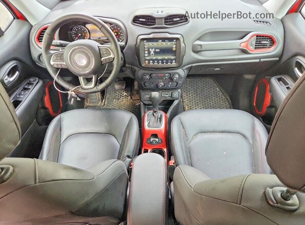 ZACNJDC11MPM95062 2021 JEEP RENEGADE Red Widok deski rozdzielczej